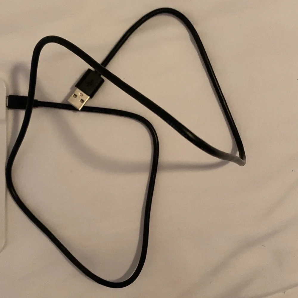 IPAD WIHITE KEYBOARD W. Cable